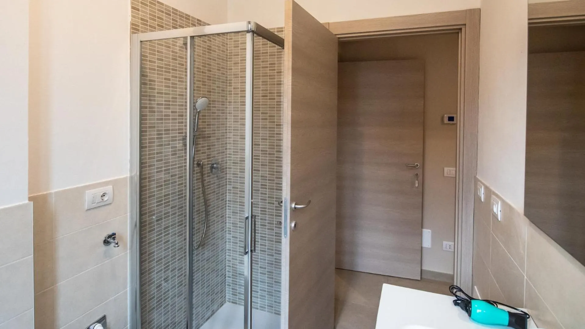 B&B Con Parcheggio Gratuito E Bagno Privato L 350 M Da Ospedale Maggiore Konukevi Parma