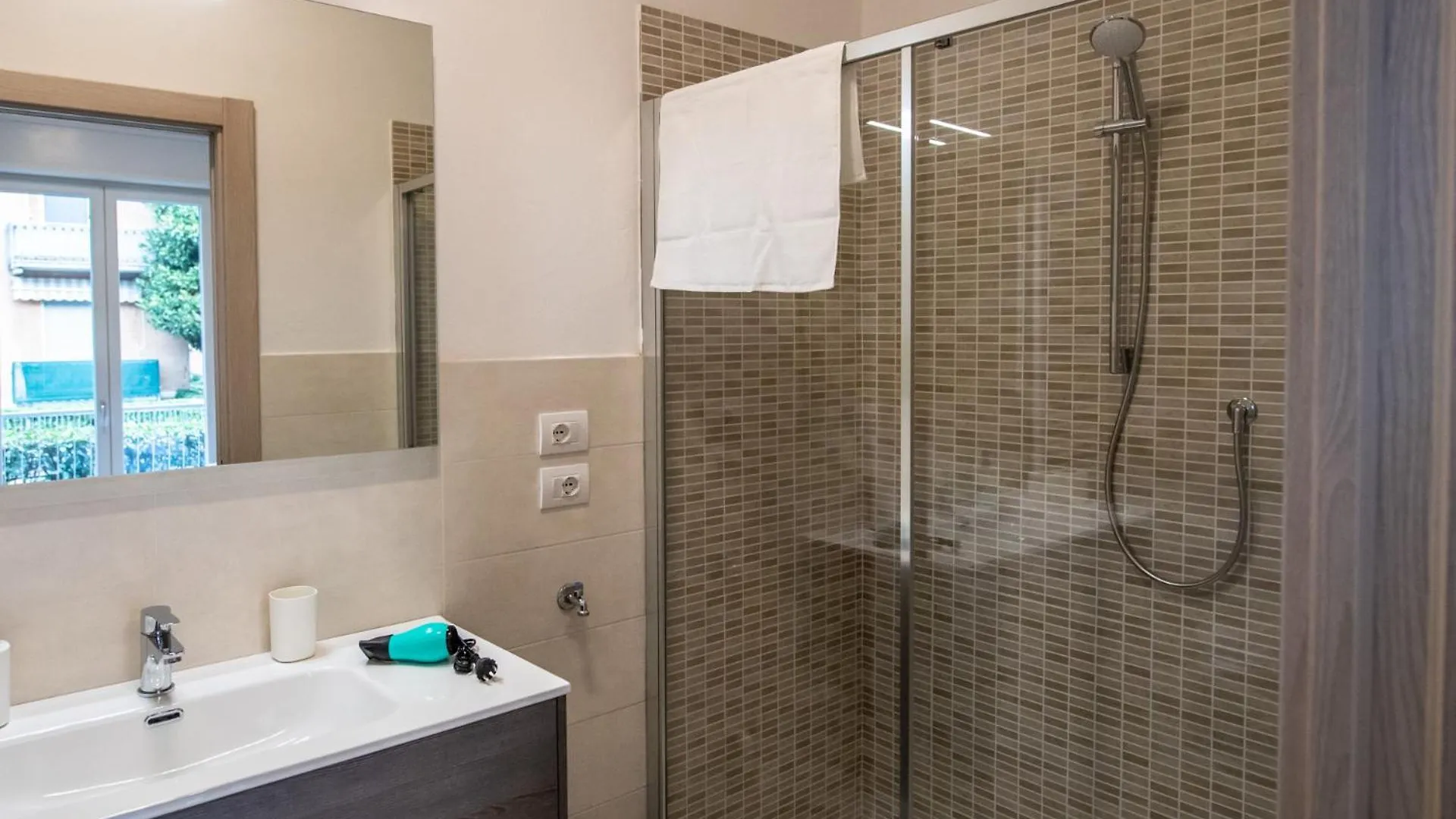 Konukevi B&B Con Parcheggio Gratuito E Bagno Privato L 350 M Da Ospedale Maggiore