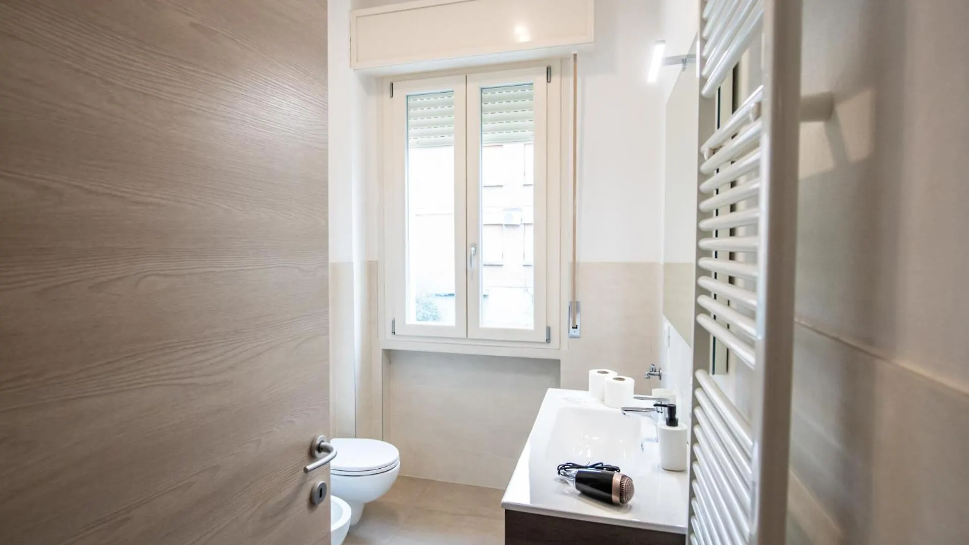 B&B Con Parcheggio Gratuito E Bagno Privato L 350 M Da Ospedale Maggiore Konukevi Parma
