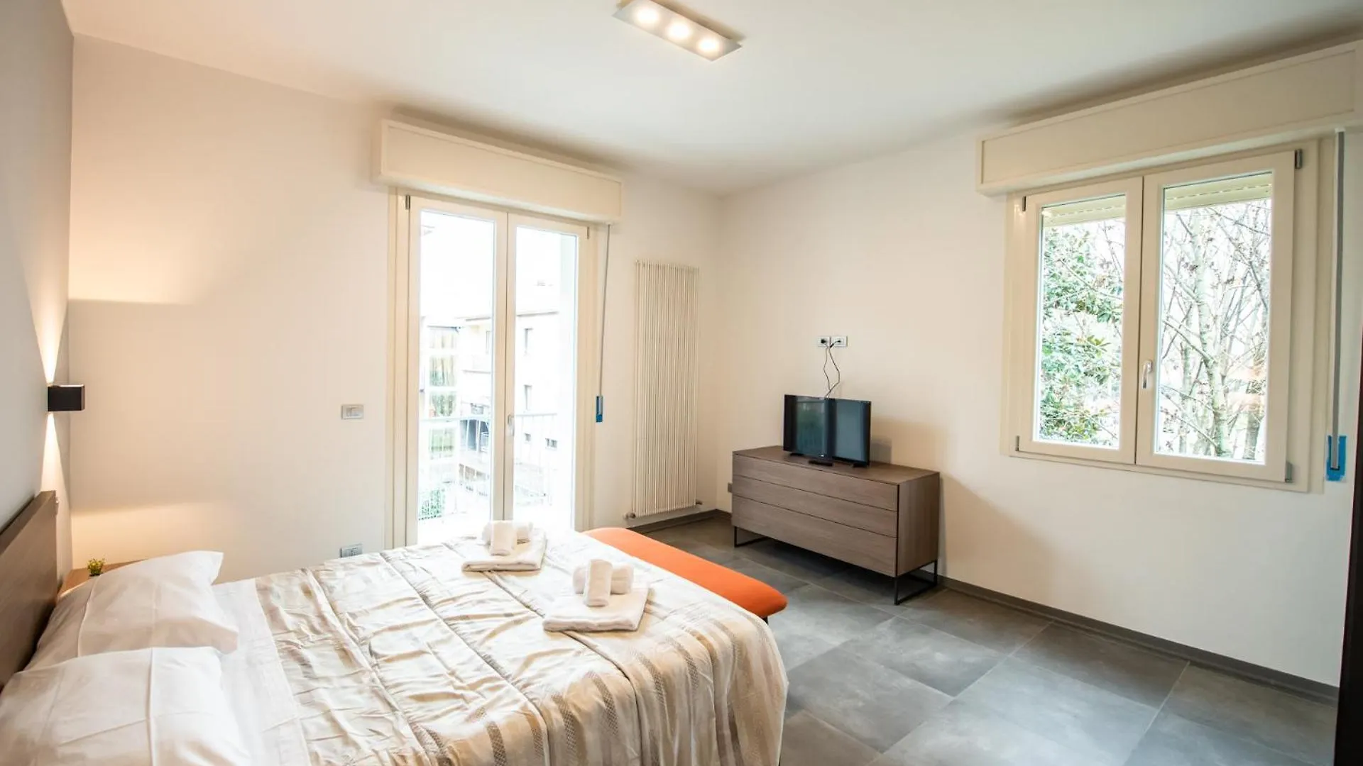 Maison d'hôtes 350 M Da Ospedale Maggiore L Parcheggio Prive L Rooms Parme