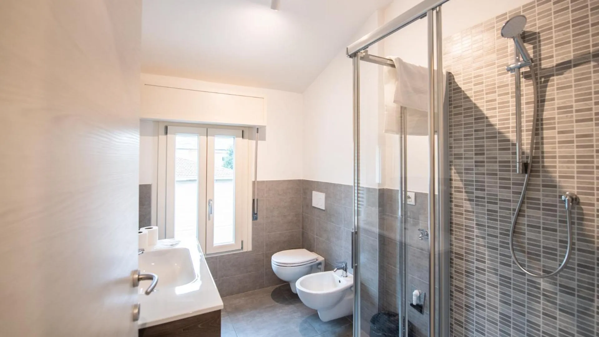 B&B Con Parcheggio Gratuito E Bagno Privato L 350 M Da Ospedale Maggiore İtalya