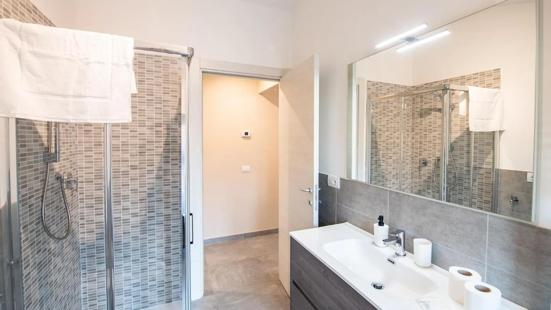 B&B Con Parcheggio Gratuito E Bagno Privato L 350 M Da Ospedale Maggiore İtalya