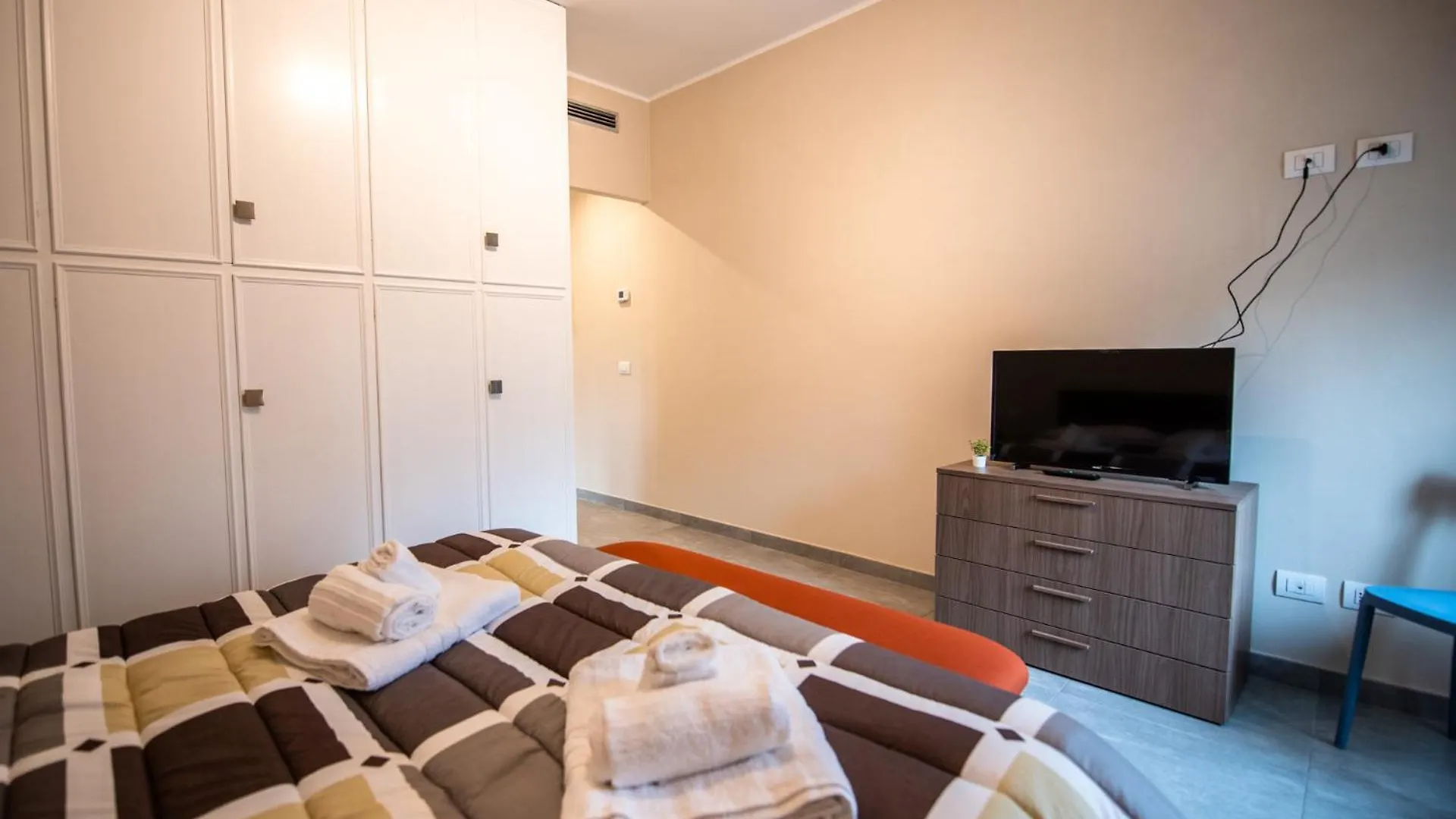 350 M Da Ospedale Maggiore L Parcheggio Prive L Rooms Parma Guest house